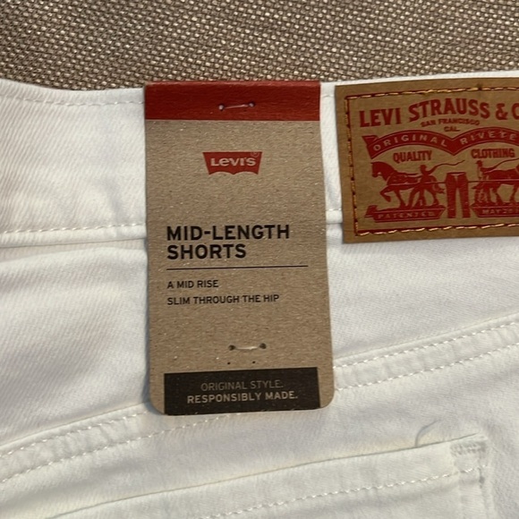 NWT Levi’s Mid Length Shorts - Picture 4 of 5